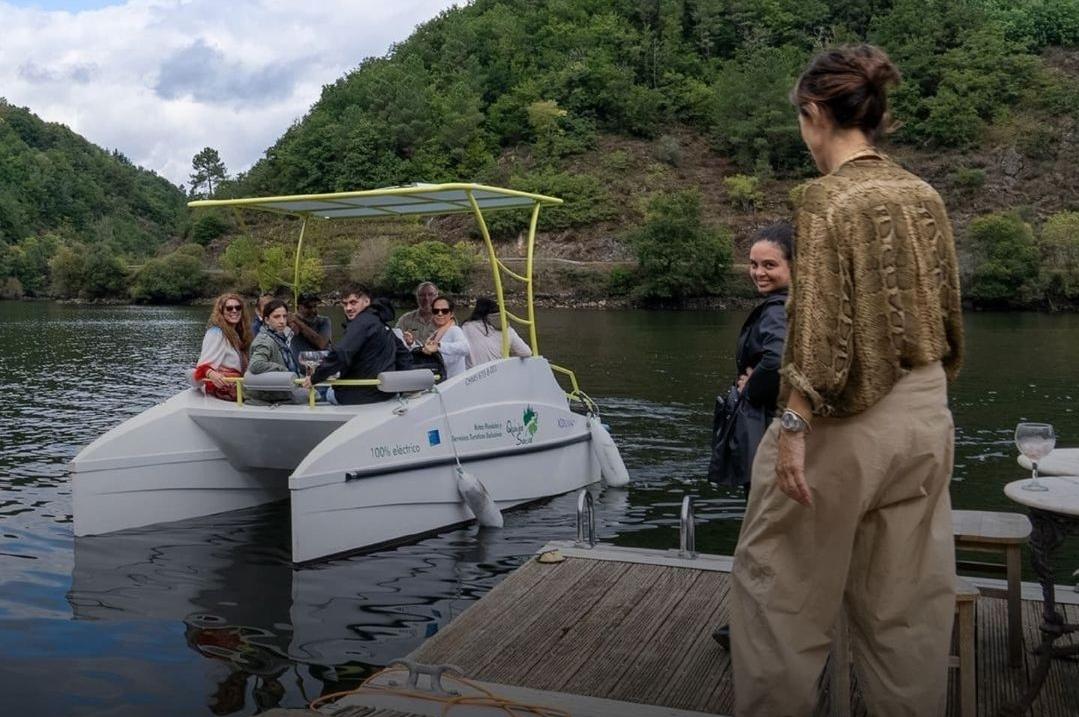 Barco eléctrico en la ribeira sacra